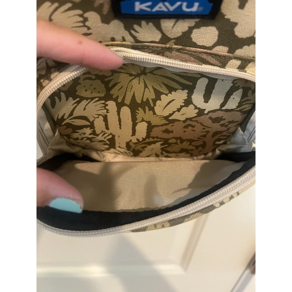 KAVU Desert Cactus Sling Sling Bag with Green Climbing Rope Strap NWOT Outdoor